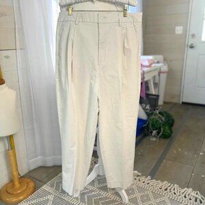 NWT Banana Republic Factory Authentic Chino Pleated Crop in Stone - Size 16